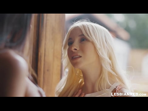 ❤️ Chica vuelve a casa unos meses después y acaba comiéndole el coño a su madrastra Video de sexo en es.sex00.top ❌️
